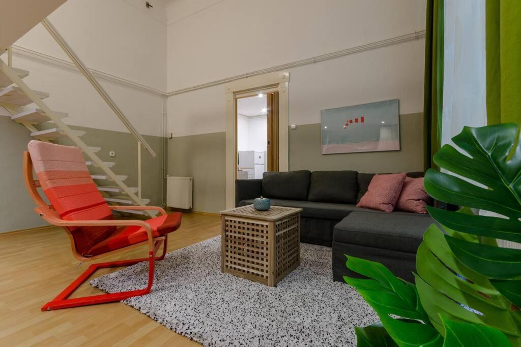 De Lux Studio Apartment In Historical Quarters Budapest Esterno foto